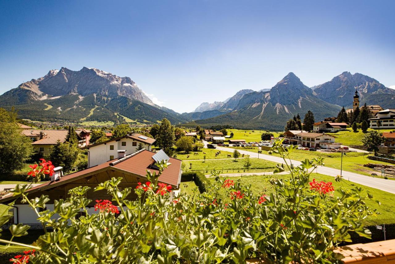 Tirolerhof Hotell Lermoos Exteriör bild