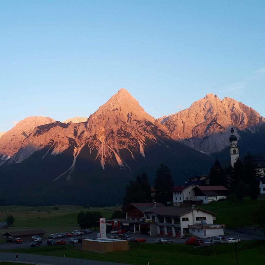 Tirolerhof Hotell Lermoos Exteriör bild