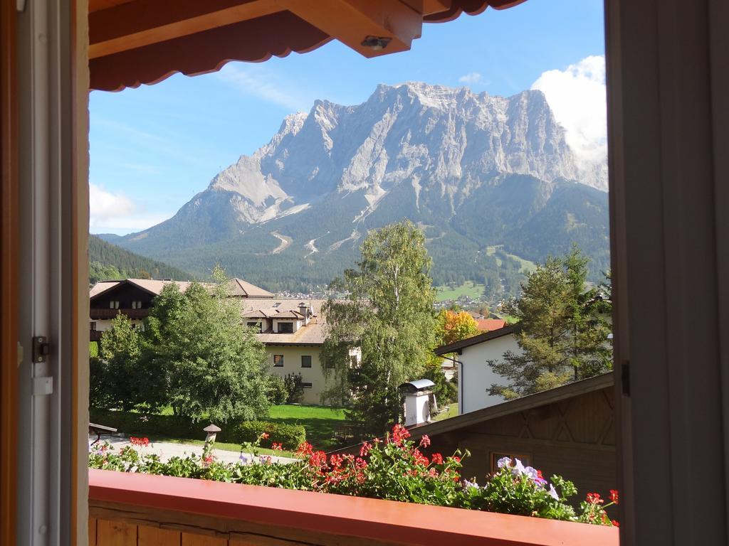 Tirolerhof Hotell Lermoos Rum bild