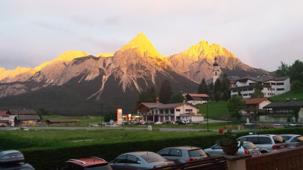 Tirolerhof Hotell Lermoos Rum bild
