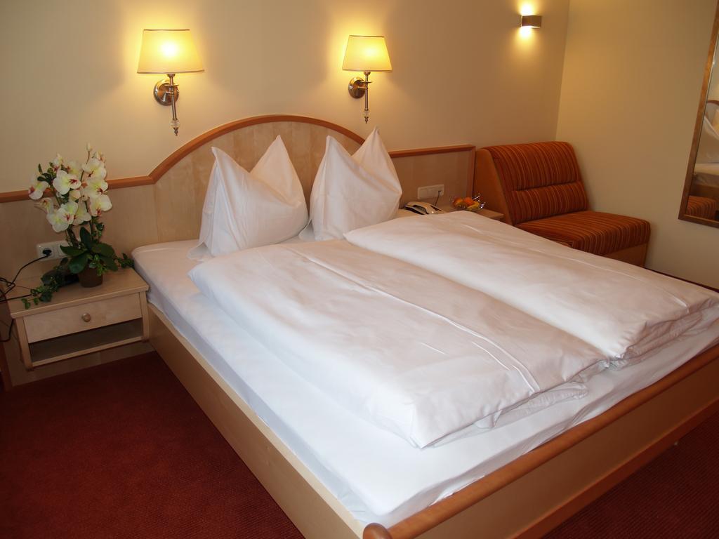 Tirolerhof Hotell Lermoos Rum bild